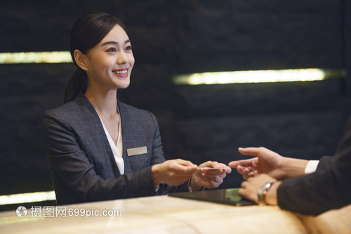 酒店服务流程 高效领取房卡与专业录音制作指南